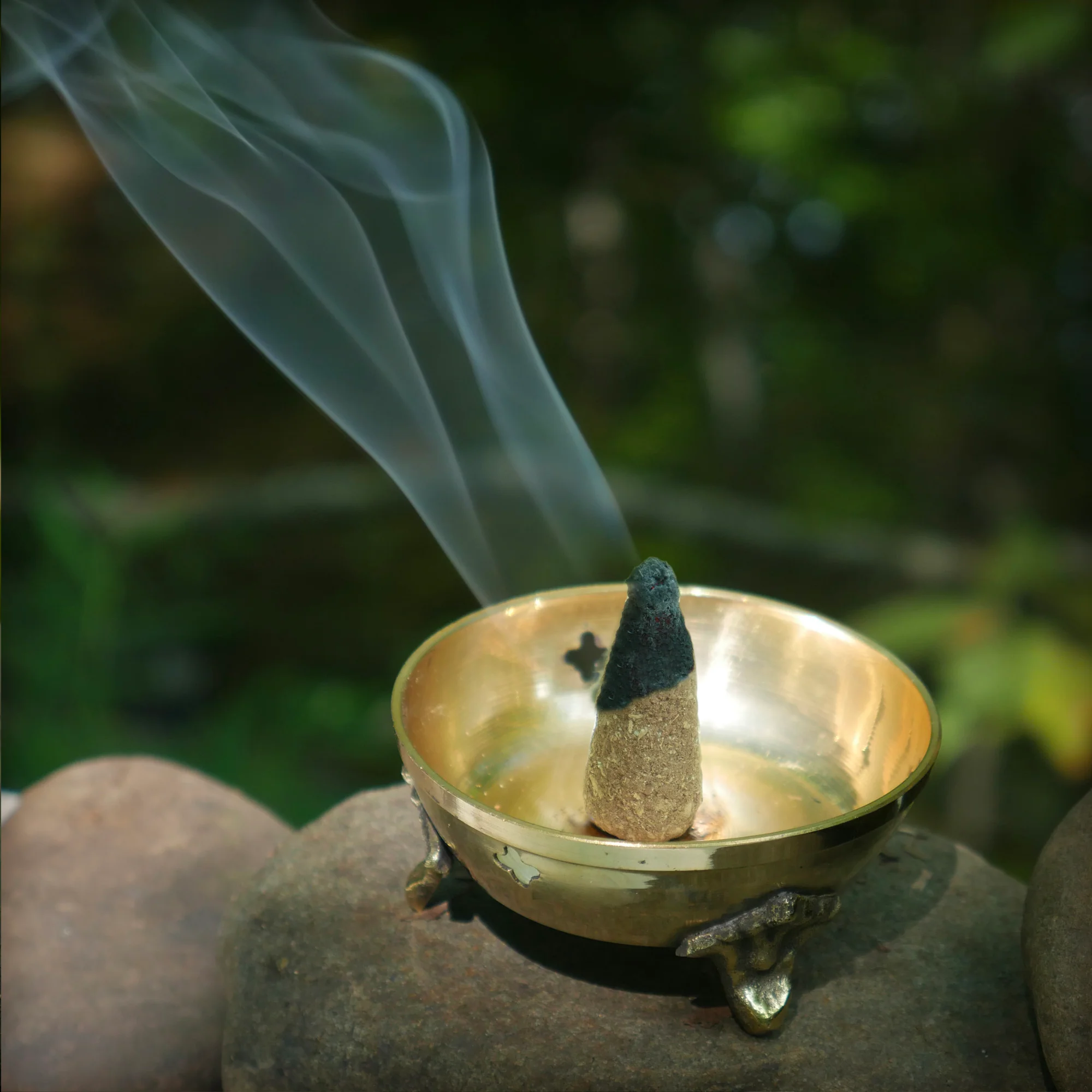 Palo Santo and Cinnamon - Protection & Prosperity - 6 Incense Cones - Image 5