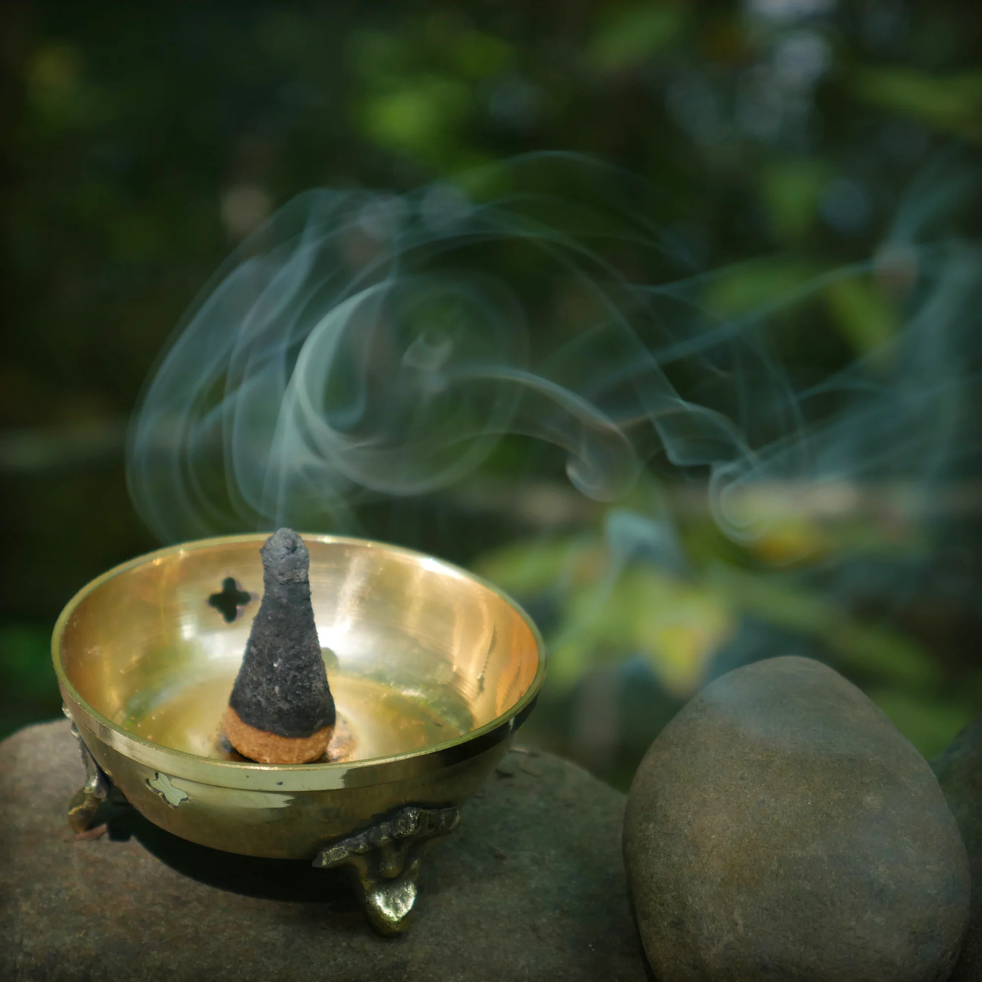 Palo Santo and Copal - Love & Purity -  6 Incense Cones - Image 5